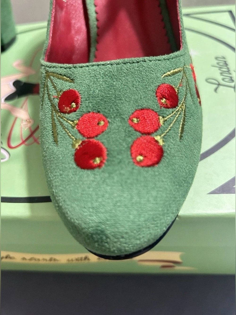 Lulu Hun Collectif Green Cherry Embroidered Mary Jane Heels Pumps US 7.5 - Picture 7 of 12